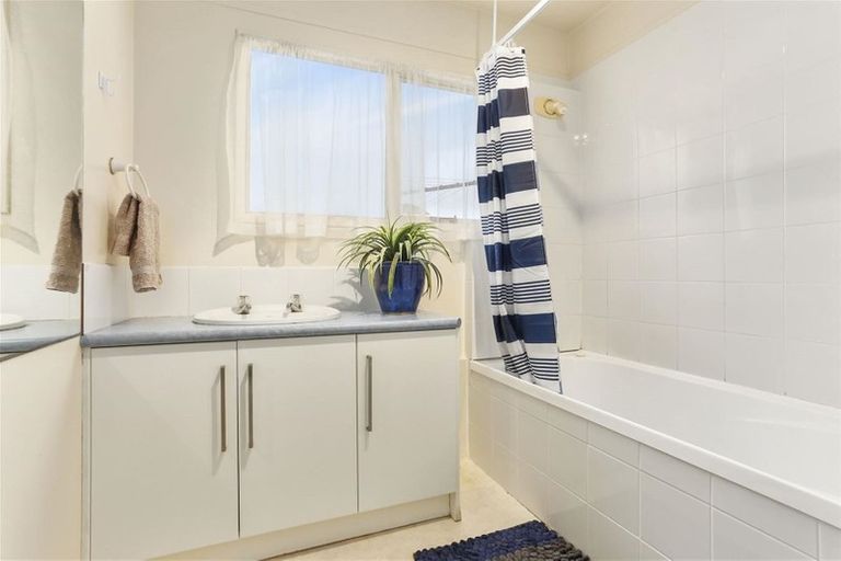 Photo of property in 80h Tirimoana Road, Te Atatu South, Auckland, 0602