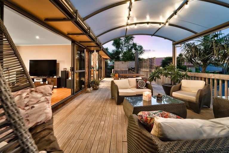 Photo of property in 28 Hawaiian Parade, Arkles Bay, Whangaparaoa, 0932