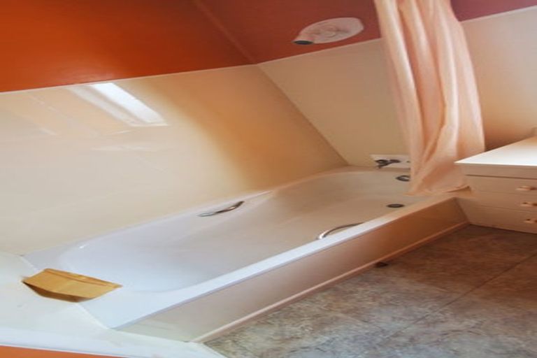 Photo of property in 71 Marlborough Avenue, Glenfield, Auckland, 0629