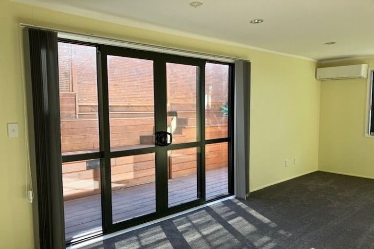 Photo of property in 43 Taioma Crescent, Te Atatu Peninsula, Auckland, 0610