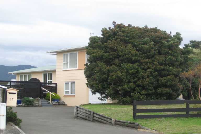 Photo of property in 37 Teoti Street, Paraparaumu Beach, Paraparaumu, 5032