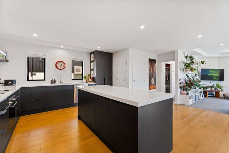 Photo of property in 16 Scurr Terrace, Wanaka, 9305