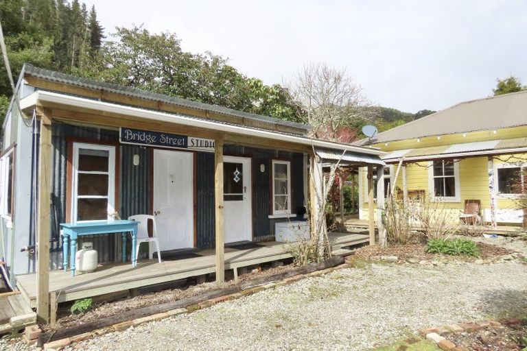 Photo of property in 25 Andersen Street, Blacks Point, Reefton, 7830