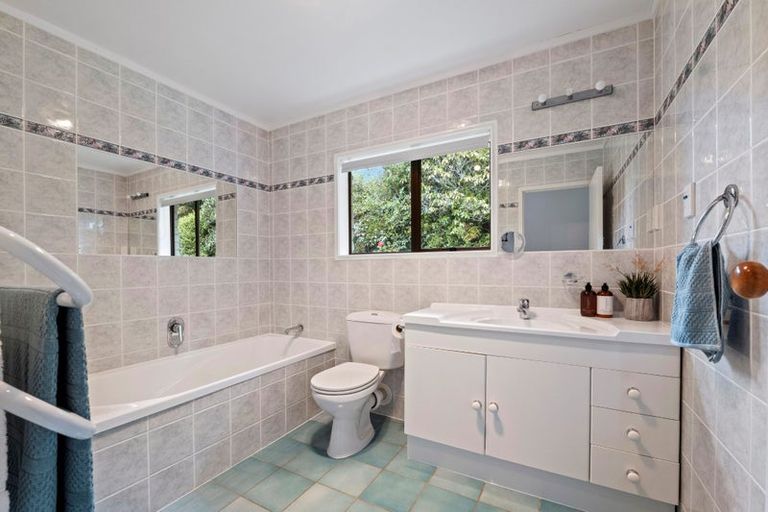 Photo of property in 16 Freeth Drive, Ridgewood, New Plymouth, 4371