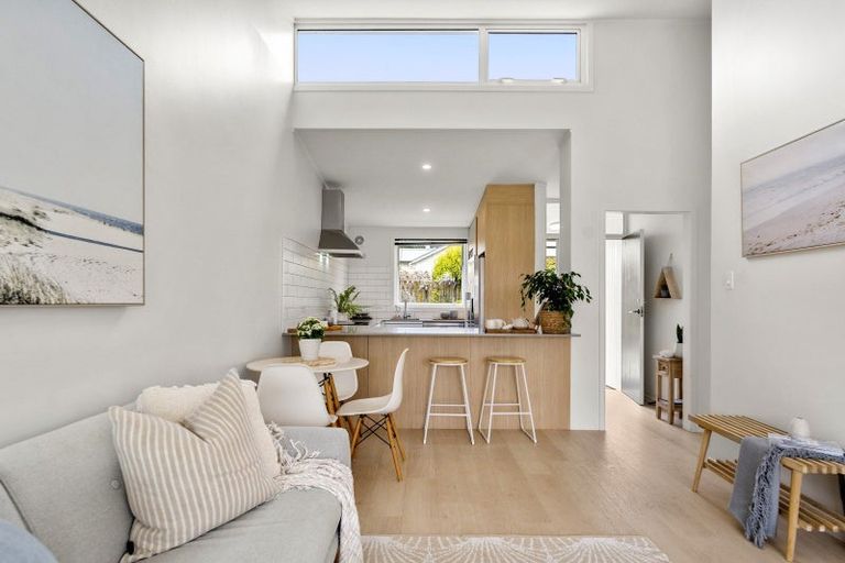 Photo of property in 2/6 North Avenue, Narrow Neck, Auckland, 0624