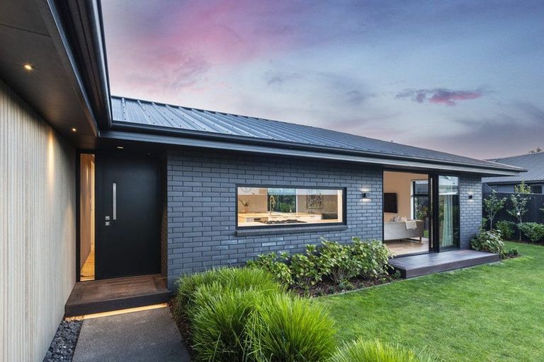 Photo of property in 7 Winning Post Place, Halswell, Christchurch, 8025