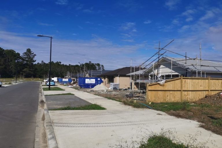 Photo of property in 8 Ropere Street, Kumeu, 0810