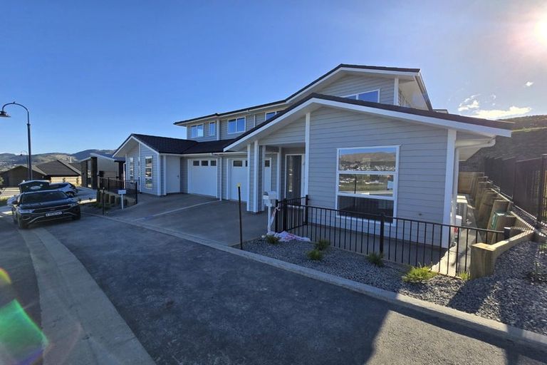 Photo of property in 6a Te Arapito Close, Aotea, Porirua, 5024