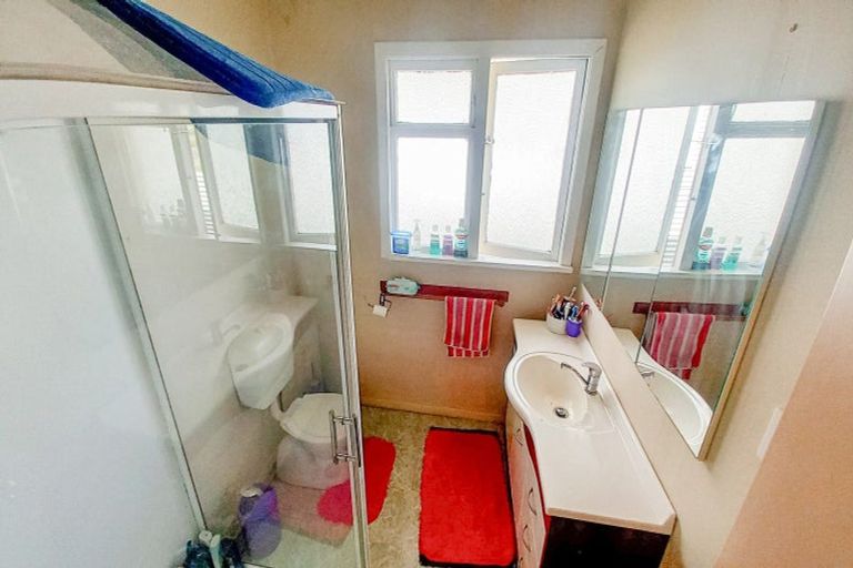 Photo of property in 21 Main Road, Tuatapere, 9620