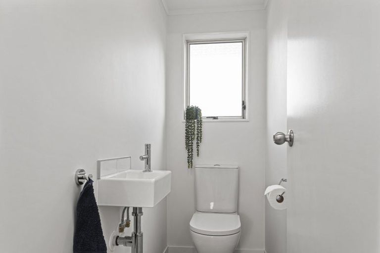 Photo of property in 18 Ian Marwick Place, Birkenhead, Auckland, 0626