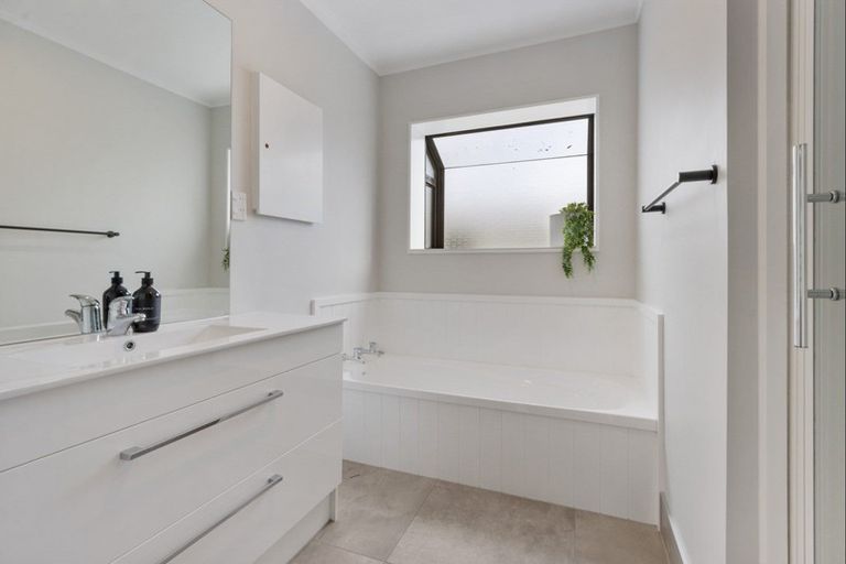 Photo of property in 1244 Louie Street, Parkvale, Hastings, 4122