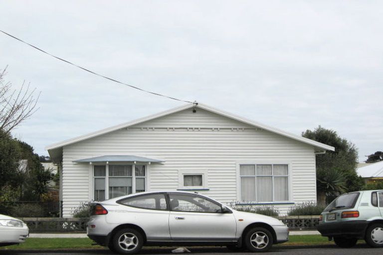 Photo of property in 4 Rainsford Street, Moturoa, New Plymouth, 4310