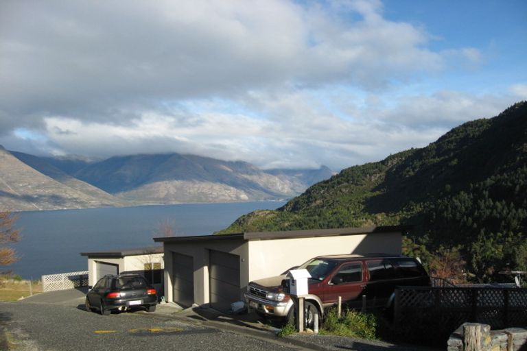 Photo of property in 2a Miller Place, Sunshine Bay, Queenstown, 9300