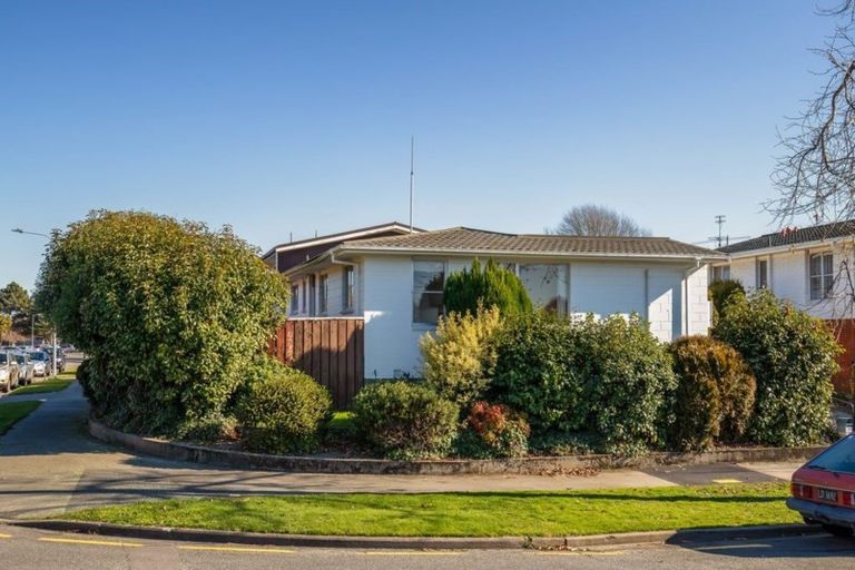 Photo of property in 2/15 Dovedale Avenue, Ilam, Christchurch, 8041