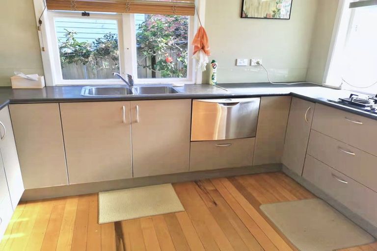 Photo of property in 2/134 Forrest Road, Milford, Auckland, 0620