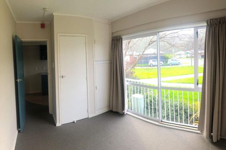 Photo of property in 95 Farmer Crescent, Taita, Lower Hutt, 5011