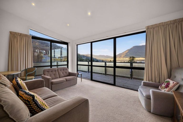 Photo of property in 2 Quartz Rise, Queenstown, 9300