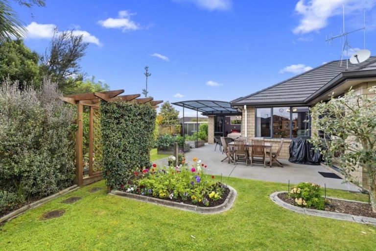 Photo of property in 1 Holly Place, Rototuna North, Hamilton, 3210