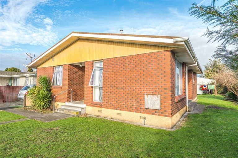 Photo of property in 22 Ruru Street, Waikanae, 5036