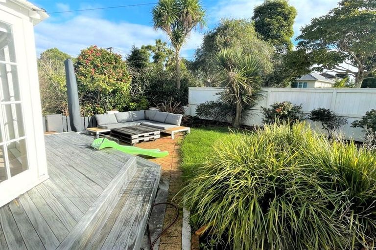 Photo of property in 20 Alberta Street, Point Chevalier, Auckland, 1022