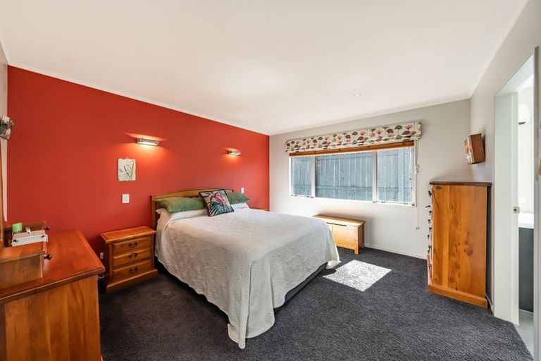 Photo of property in 8a Whitehouse Road, Titahi Bay, Porirua, 5022