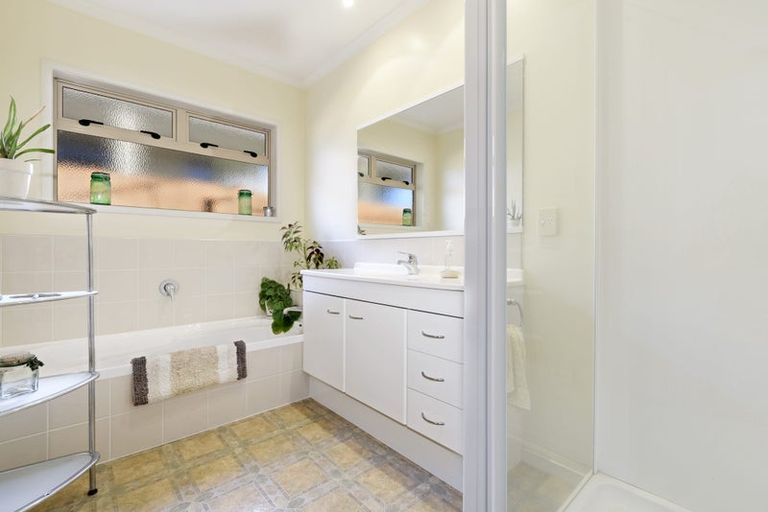 Photo of property in 31 Honeysuckle Lane, Ohauiti, Tauranga, 3112