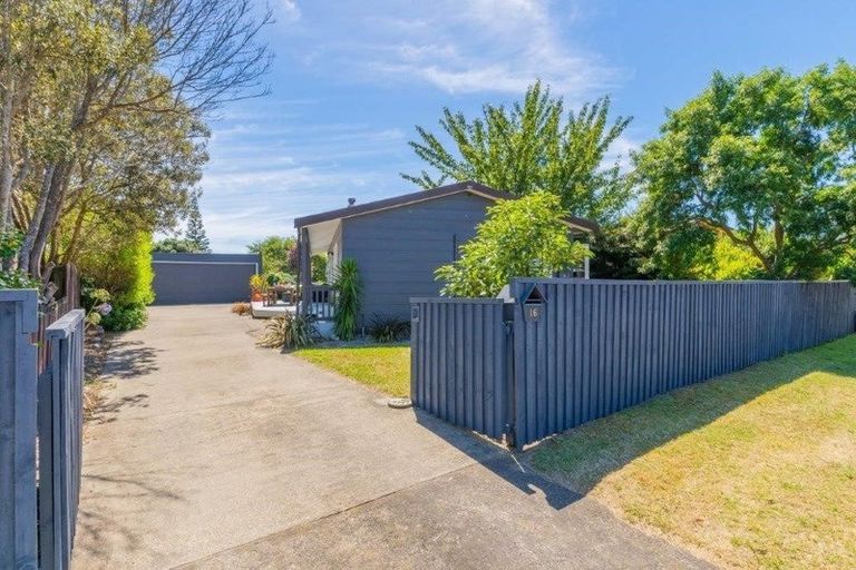 Photo of property in 16 Rosewood Place, Paraparaumu, 5032