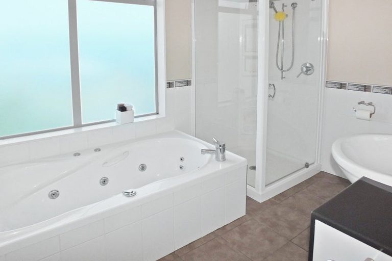 Photo of property in 9 Trafalgar Street, Foxton Beach, Foxton, 4815