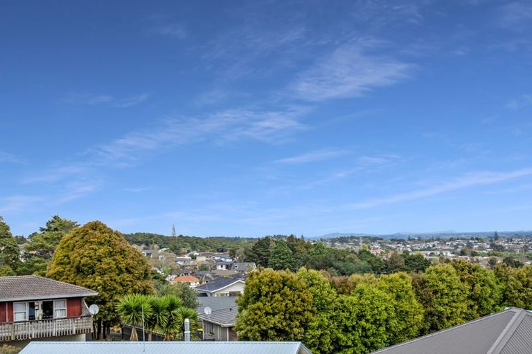 Photo of property in 6 Ancona Lane, Goodwood Heights, Auckland, 2105