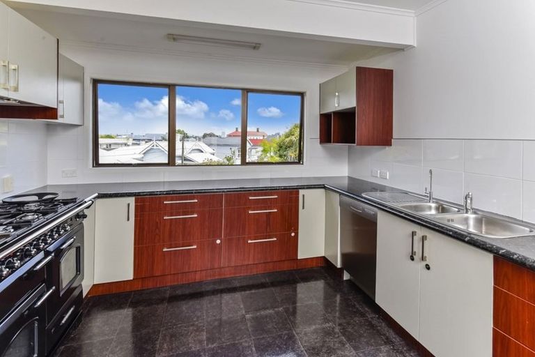 Photo of property in 9 Garden Terrace, Devonport, Auckland, 0624