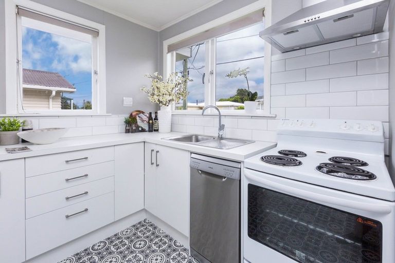 Photo of property in 1/18 Benge Crescent, Clouston Park, Upper Hutt, 5018