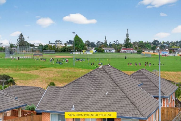 Photo of property in 9 De Quincey Terrace, Highland Park, Auckland, 2010