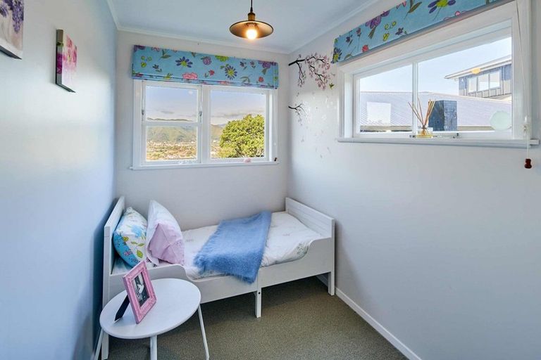 Photo of property in 49 Normandale Road, Normandale, Lower Hutt, 5010