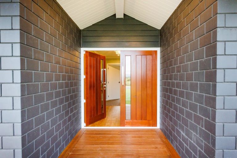 Photo of property in 21 Loveston Lane, Kelvin Grove, Palmerston North, 4470