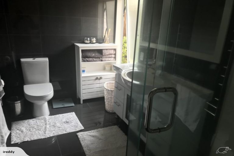 Photo of property in 24 Randwick Place, Randwick Park, Auckland, 2105