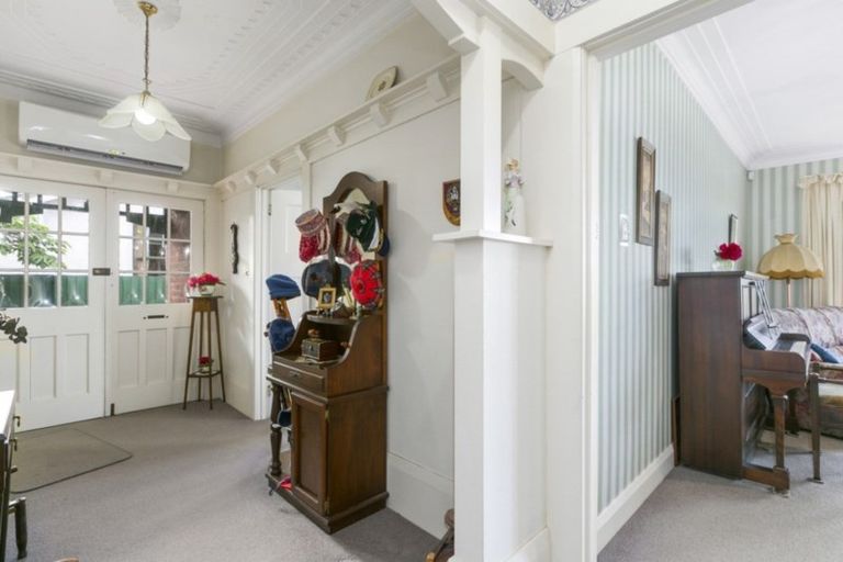 Photo of property in 62 Royal Crescent, Saint Kilda, Dunedin, 9012