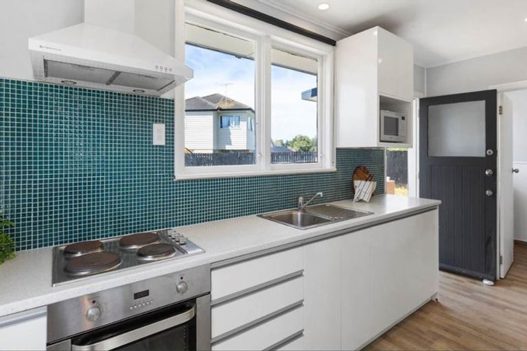 Photo of property in 24 Windmill Road, Pukekohe, 2120