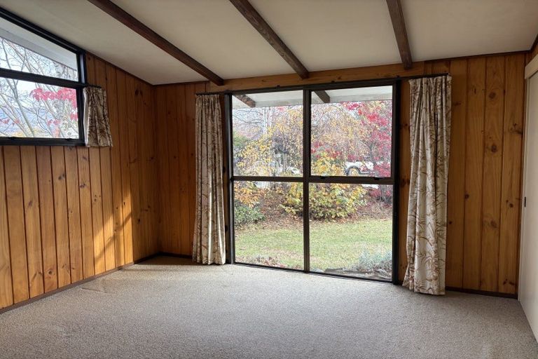 Photo of property in 37 Adamson Drive, Arrowtown, 9302