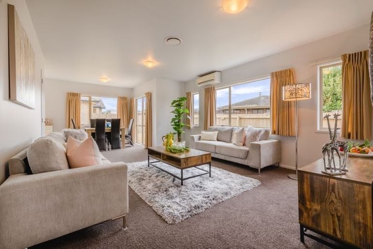 Photo of property in 7b Woodbank Drive, Glen Eden, Auckland, 0602