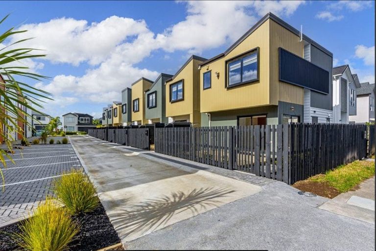 Photo of property in 5/3 Pinefield Road, Whenuapai, Auckland, 0618