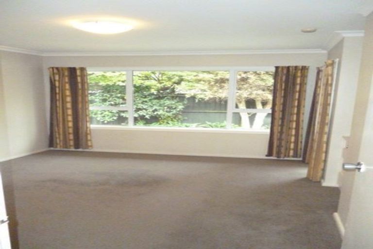 Photo of property in 17 Brookby Crescent, Avonhead, Christchurch, 8042