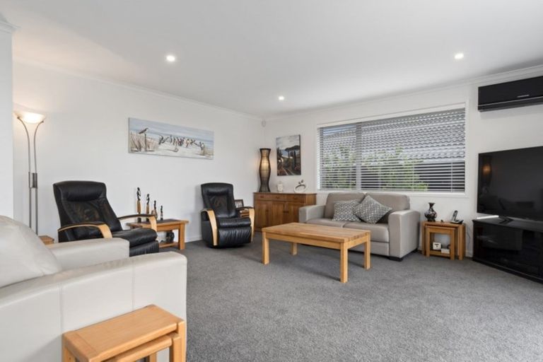 Photo of property in 10 Vista Close, Omokoroa, 3114