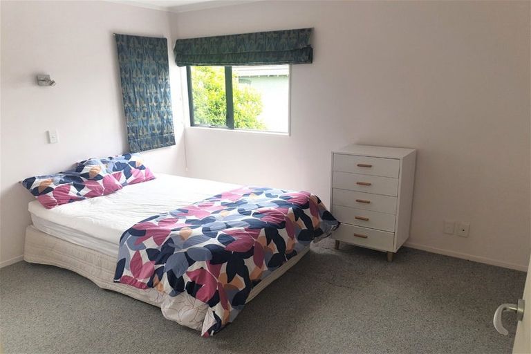 Photo of property in 136 Queens Drive, Lyall Bay, Wellington, 6022