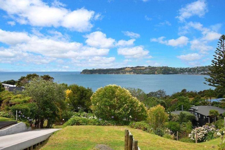 Photo of property in 19 Melandra Road, Stanmore Bay, Whangaparaoa, 0932