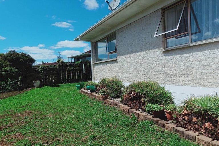Photo of property in 1/166 Fisher Parade, Farm Cove, Auckland, 2012
