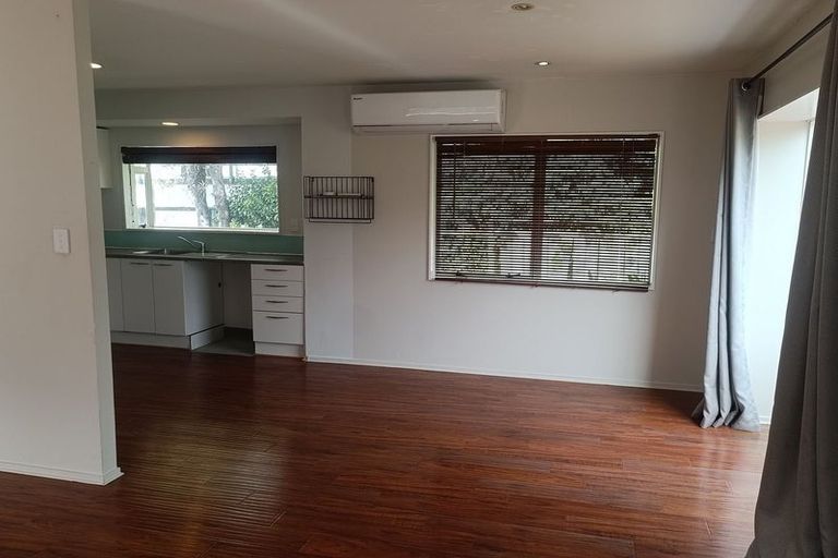 Photo of property in 1 Jay Court, Botany Downs, Auckland, 2010