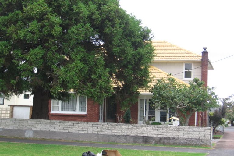 Photo of property in 4 Archlynn Road, Kelston, Auckland, 0602