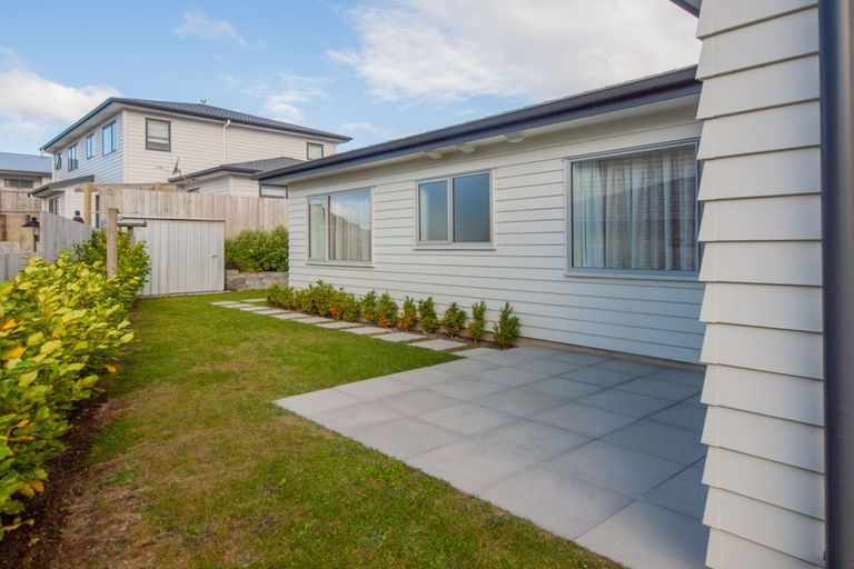 Photo of property in 1 Stony Hill Place, Grenada Village, Wellington, 6037