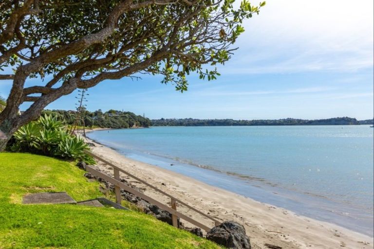 Photo of property in 98 Tindalls Bay Road, Tindalls Beach, Whangaparaoa, 0930
