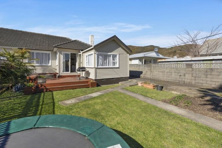 Photo of property in 4 Mayo Grove, Naenae, Lower Hutt, 5011